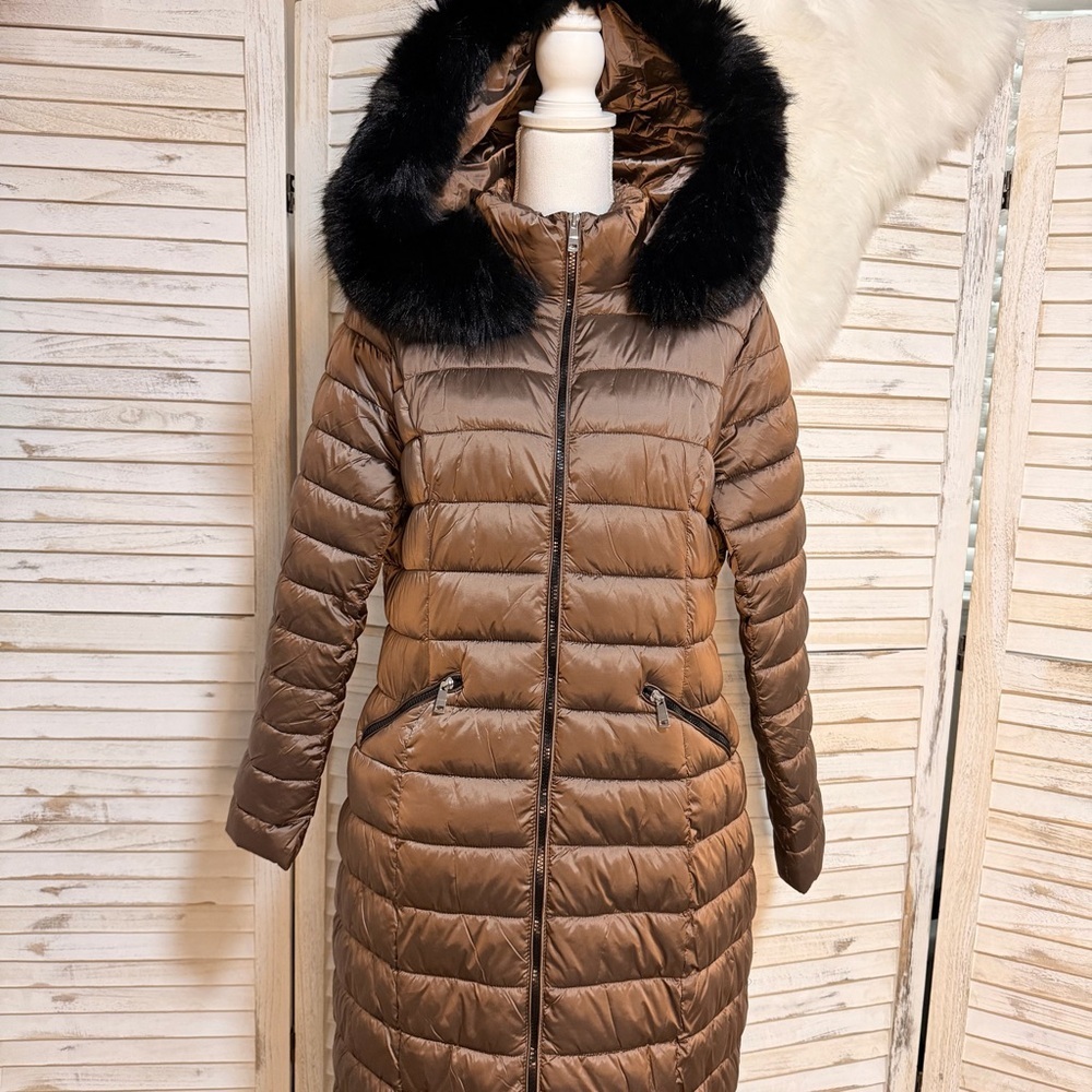 Elegant Brown Puffer Jacket with Faux Fur Trim - Picture 3 of 11